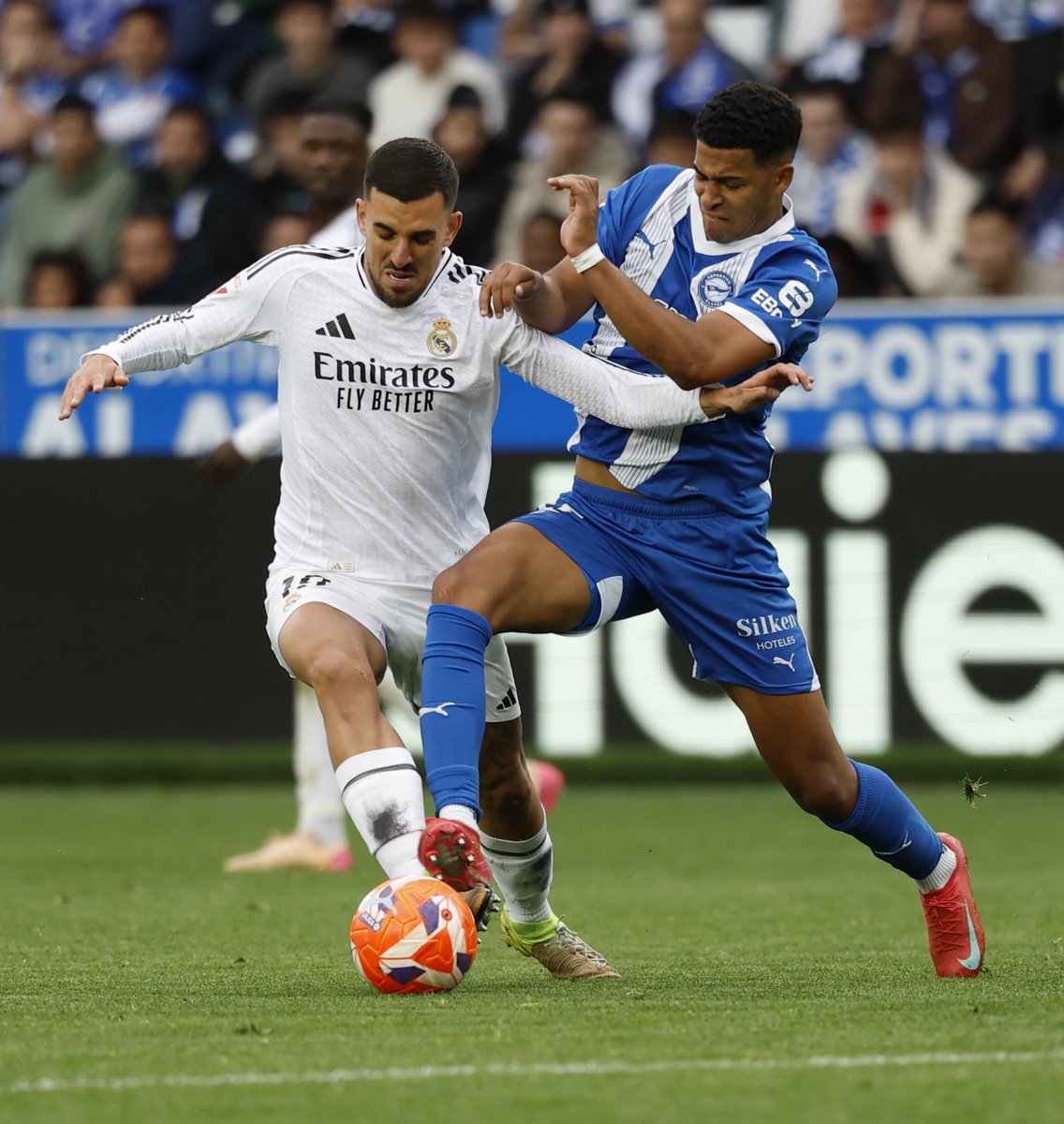 Después de 45 días, no hay mejor sensación que volver y poder ayudar a mi equipo. Nos vemos el miércoles en casa para intentar hacer posible lo imposible. 
Feliz de estar de regreso. 💪🏽🤍⚽️