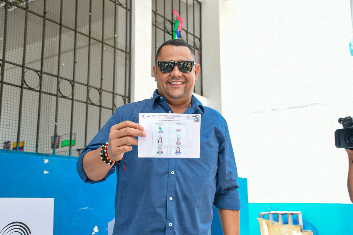 VickoVillacisT's tweet image. No me cansaré de luchar porque merecemos días mejores, es momento de recuperar la esperanza. 

Mi voto es por la vida y por un futuro mejor para nuestro amado Ecuador 🇪🇨