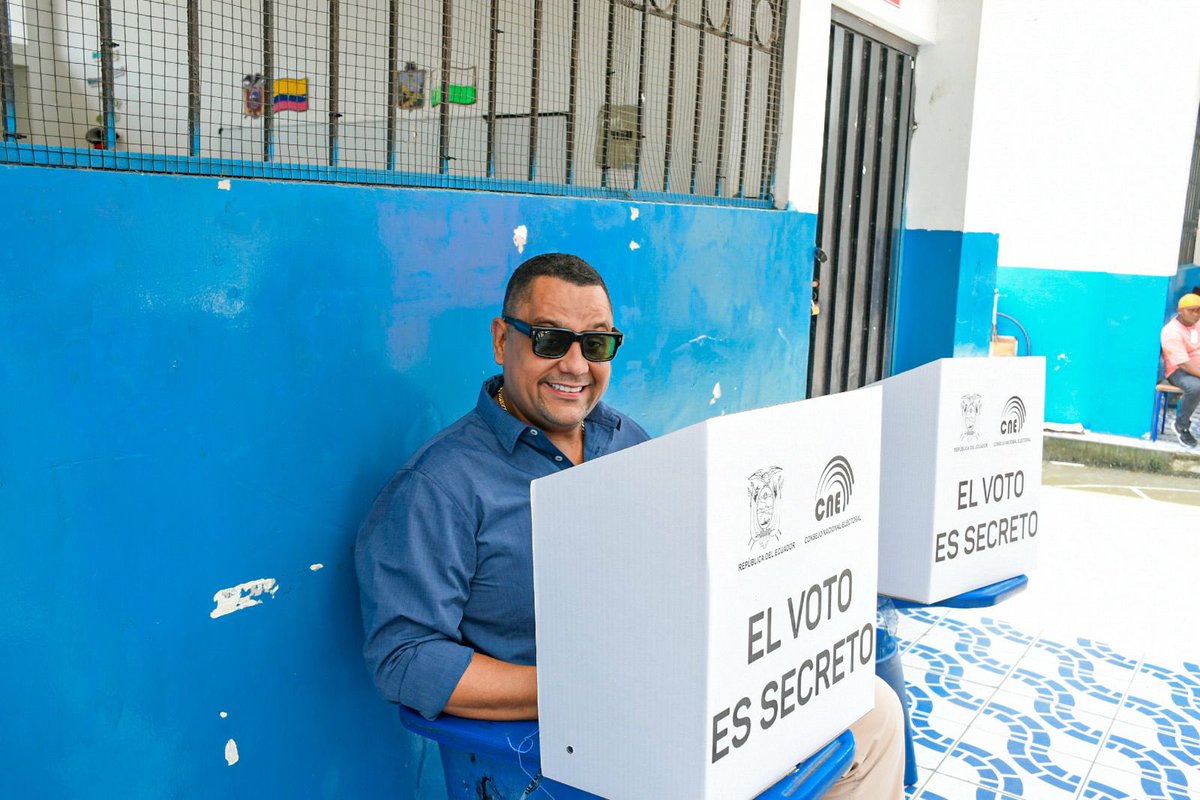 VickoVillacisT's tweet image. No me cansaré de luchar porque merecemos días mejores, es momento de recuperar la esperanza. 

Mi voto es por la vida y por un futuro mejor para nuestro amado Ecuador 🇪🇨