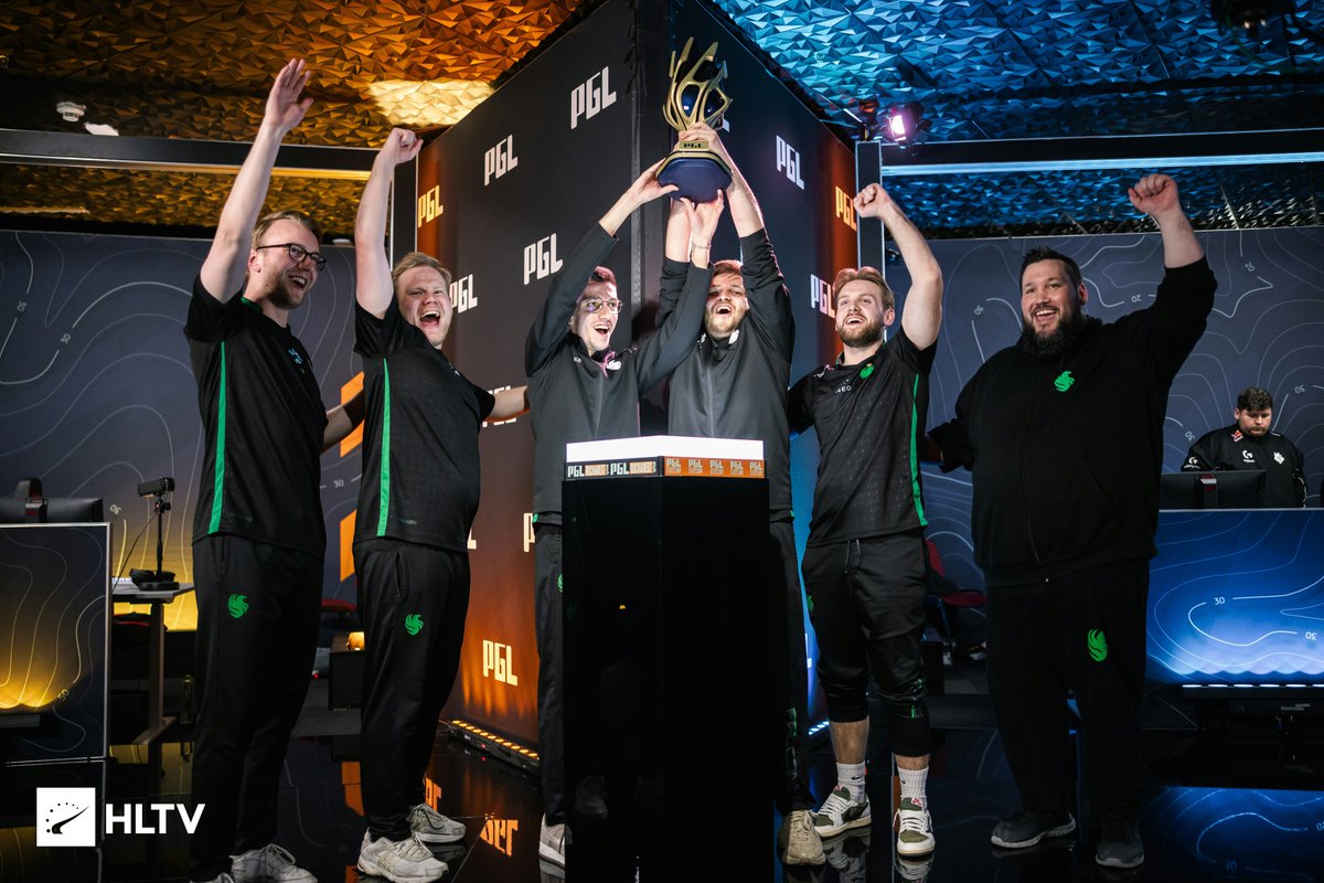 From 0-2 start to lifting their first ever trophy 🏆

📸 <a href="/theMAKKU/">Radosław Makuch</a>