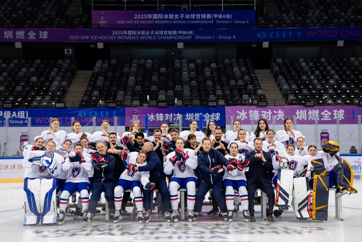 Hockey_FRA's tweet photo. 𝗧𝗼𝘂𝘁𝗲𝘀 𝘂𝗻𝗶𝗲𝘀 𝘀𝗼𝘂𝘀 𝗹𝗲 𝗺𝗲̂𝗺𝗲 𝗼𝗯𝗷𝗲𝗰𝘁𝗶𝗳 📸✨

#TeamFranceHockey https://t.co/1oTArg512t