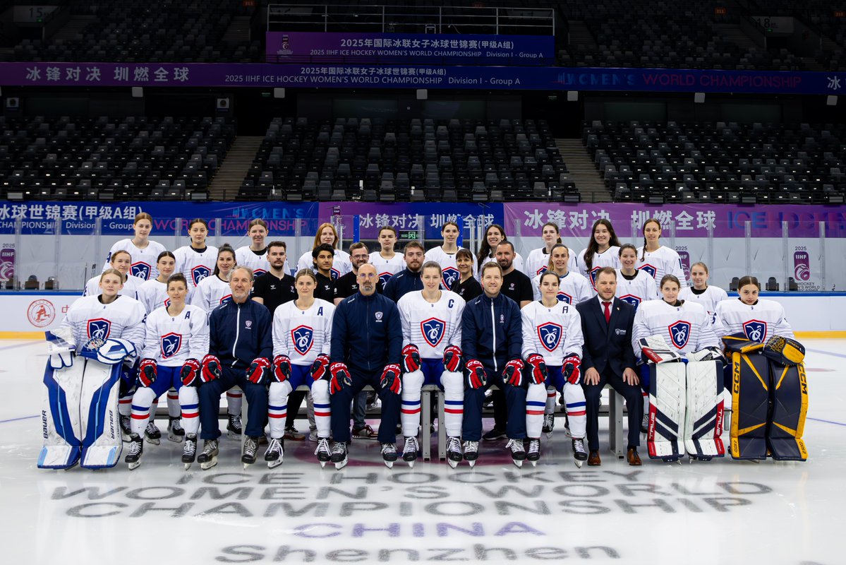 Hockey_FRA's tweet photo. 𝗧𝗼𝘂𝘁𝗲𝘀 𝘂𝗻𝗶𝗲𝘀 𝘀𝗼𝘂𝘀 𝗹𝗲 𝗺𝗲̂𝗺𝗲 𝗼𝗯𝗷𝗲𝗰𝘁𝗶𝗳 📸✨

#TeamFranceHockey https://t.co/1oTArg512t