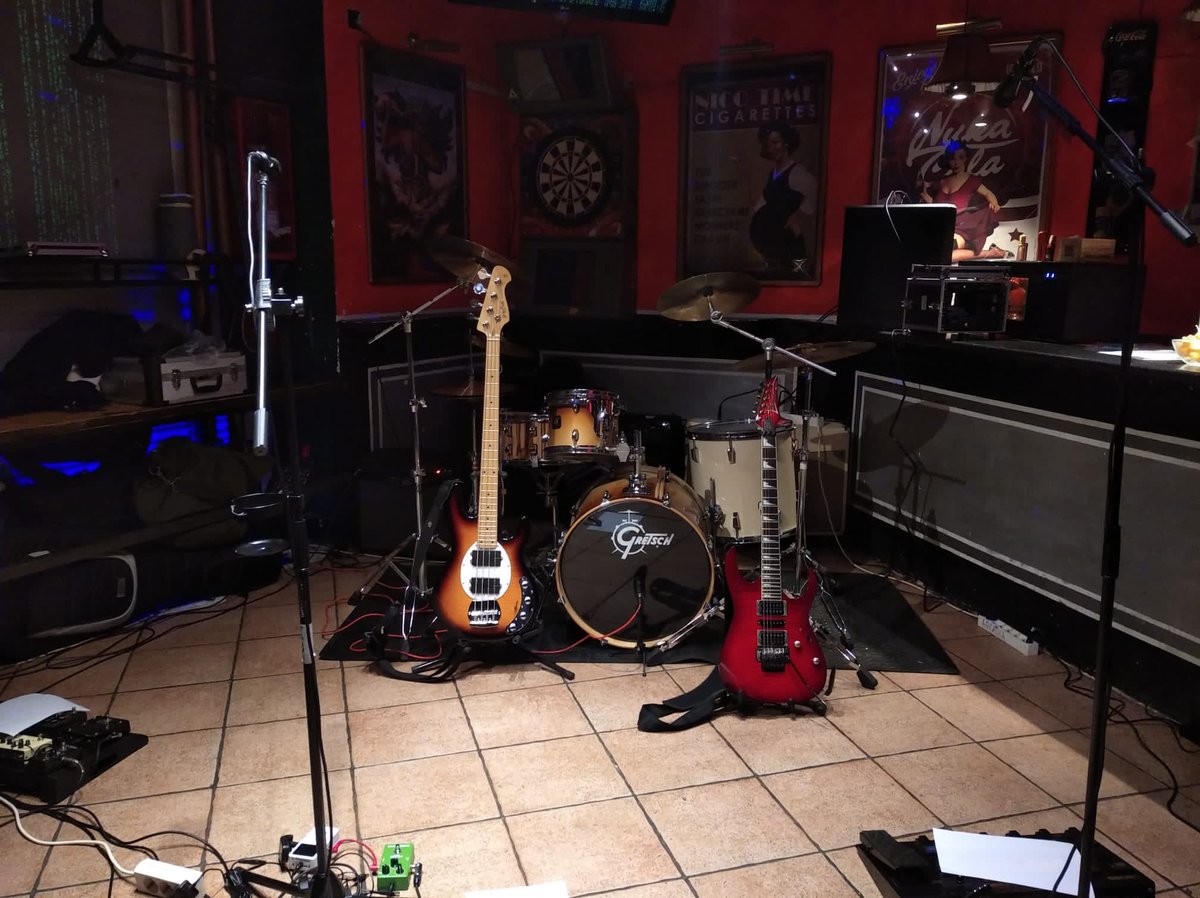 Una de ayer del antes...

Benditos/malditos garitos que apuestan por la música en directo.

Siempre <a href="/Arcadia_Bar/">Arcadia Bar</a> !! 🥃🎸

#Concierto
#Rock
#Guadalajara