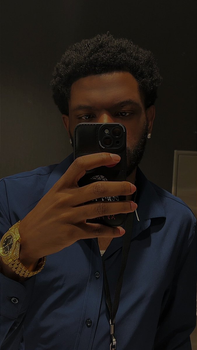 The Handsome Gentleman 😏 tweet media