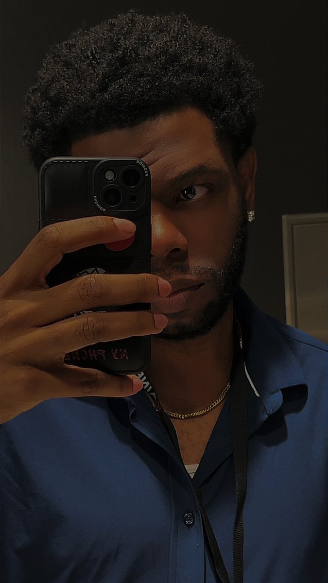 The Handsome Gentleman 😏 tweet media