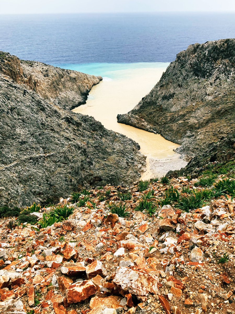 LiRuan_nyc's tweet image. Changing colors of sea in the rain

#sea #colorful #colorchange #view #mountain  #seaview #gorge #mountains #rain #drops #color #river #rocks #saltywater