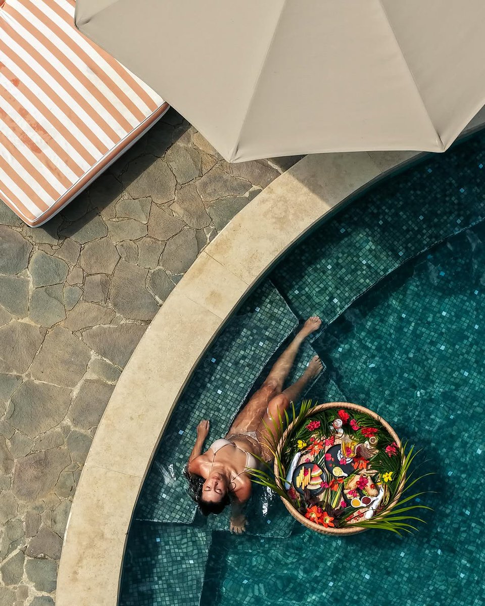 Indulge in a moment of supreme luxury, away from it all on the Osa Peninsula - where the rainforest meets the coast 🌿🌊. 

From floating breakfasts by the pool to unforgettable encounters with Costa Rica’s majestic wildlife, ready for a taste of paradise? 💚