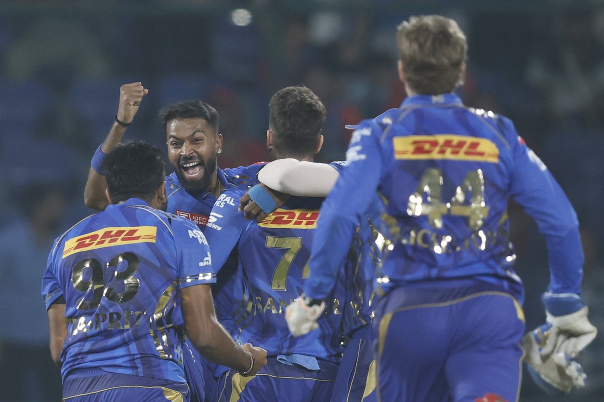 IPL's tweet photo. ARE YOU NOT ENTERTAINED? 🤩

A #TATAIPL classic in Delhi goes #MI's way 👏

Updates ▶ https://t.co/sp4ar86EKb

#DCvMI | @mipaltan https://t.co/yMODbfnT6s