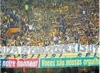 Zamanında bir pankart açılmışt; Rıza Efendi 2 ekmek 1 süt diye. O zamanlar çok tepki çekti bu pankart, çok tepki gösterildi. Ama ana fikir farklıymış şimdi anlıyorum. Gs ve Bjk maçlarında hırsın esamesi okunmazken, Fenerbahçe olunca ekstra motivasyon sağlayan Rıza. Haklılarmış.