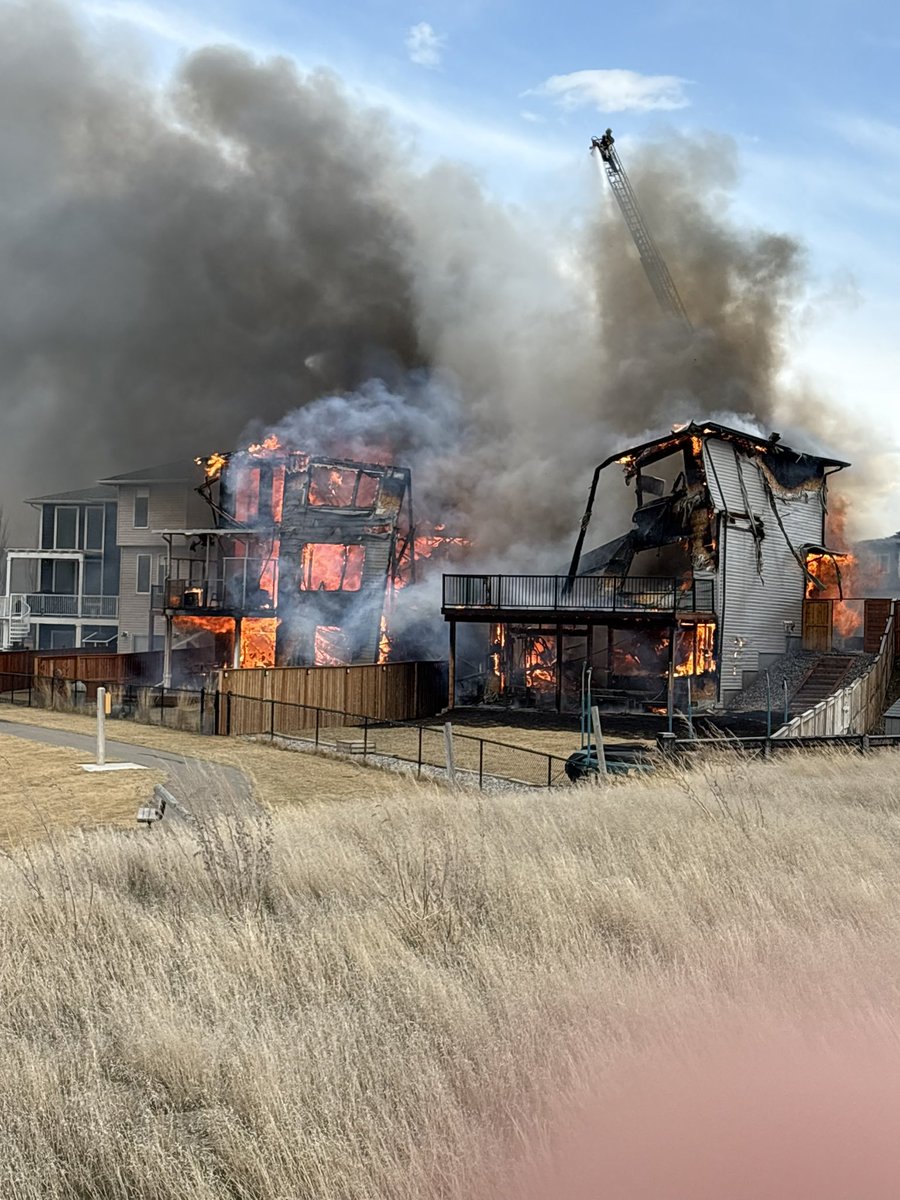 Your Lethbridge Firefighters are always ready to put everything on the line for our community. Despite thick smoke and challenging conditions, D Platoon worked tirelessly to contain the fire and minimize damage to nearby homes. Our thoughts are with the families impacted.