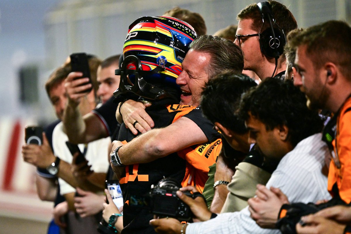 Piastri takes the plaudits in parc ferme 🤩

#F1 #BahrainGP