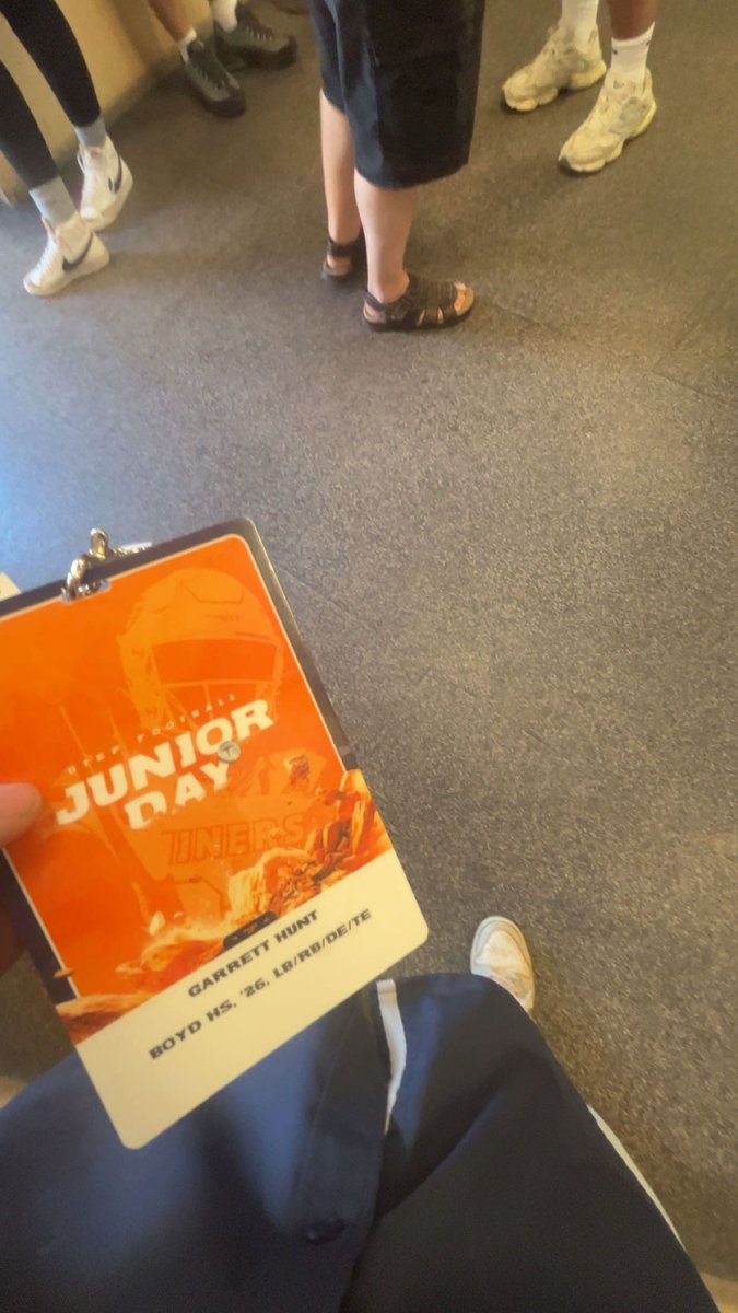Garrett_Hunt8's tweet image. Thank you @UTEPFB For the invite to the spring game! Had a good time and good conversations. Can’t wait to get back up here in the summer!! @SwarmtheState @xtrapoint14 @CoachBrink2110 @CoachHood23 @CoachButch_UTEP