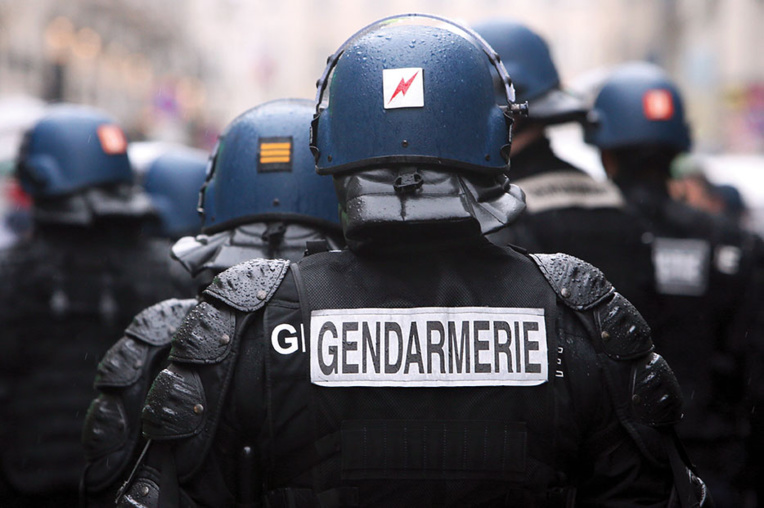 Florent, 25 ans, gendarme du 27/1 de Drancy, est décédé. Ses camarades n'ont pas pu assister à ses obsèques : on leur a interdit d’y aller pour un stage "prioritaire". Où est la "force humaine" ? 

Honte à une hiérarchie déconnectée. Florent, on ne t’oubliera pas. 🇫🇷