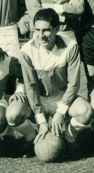 #AAAJ En el día de ayer falleció Roberto Jorge PARODI. Formado en las Juveniles de River Plate, debutó en la Primera de <a href="/AAAJoficial/">Argentinos Juniors</a> en 1962 donde jugó dos temporadas (9 partidos, 2 goles). Luego se destacó en el ascenso y en el fútbol marplatense. Nuestras condolencias. QEPD.