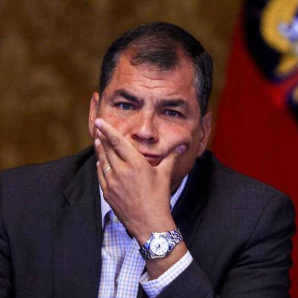 eduardomenoni's tweet photo. Díganle de mi parte al corrupto y ladrón @MashiRafael que me tiene BLOQUEADO como el cobarde y cagón que es, que hoy se le cayó el fraude electoral en Ecuador. 🇪🇨 Y que seguirá PRÓFUGO de la justicia. 

Daniel Noboa es el presidente por 4 años más. https://t.co/spkuRW0nUJ