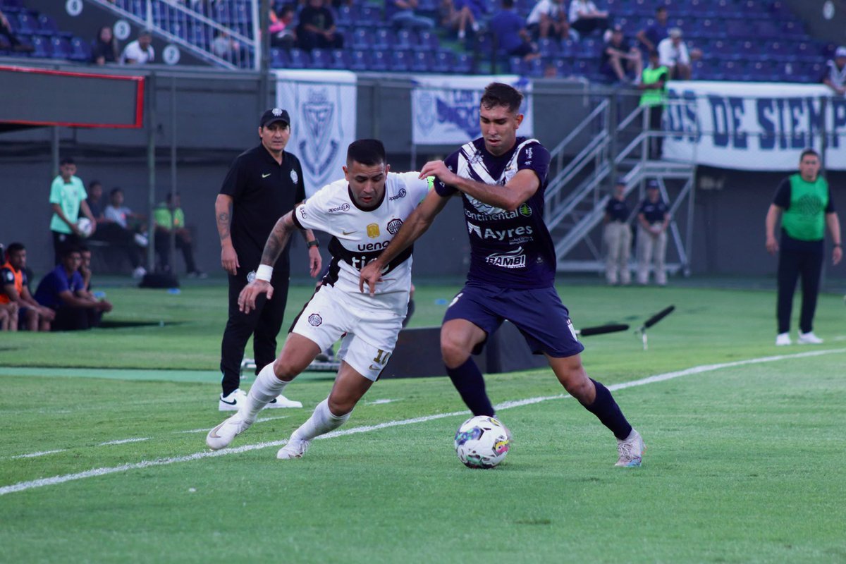 Tampoco pasó nada….

#Olimpia y #Ameliano igualaron 0-0 en el Defensores del Chaco 🏟️