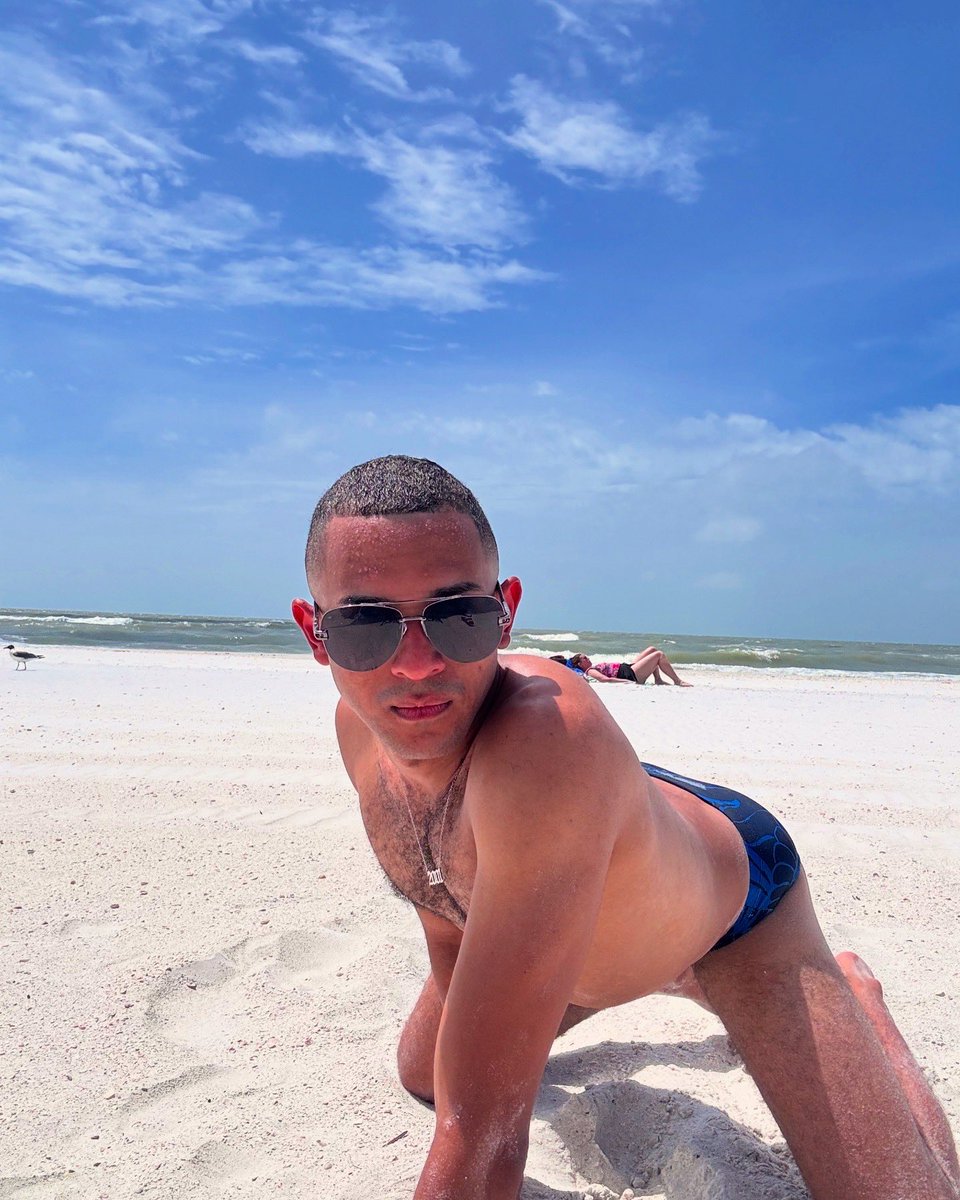 j0vyy's tweet photo. playa 🏝️ https://t.co/ayCHfYkPue