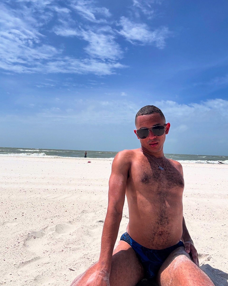 j0vyy's tweet photo. playa 🏝️ https://t.co/ayCHfYkPue