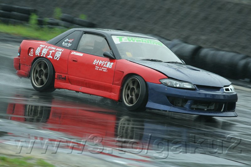 Images of various cars tweet media