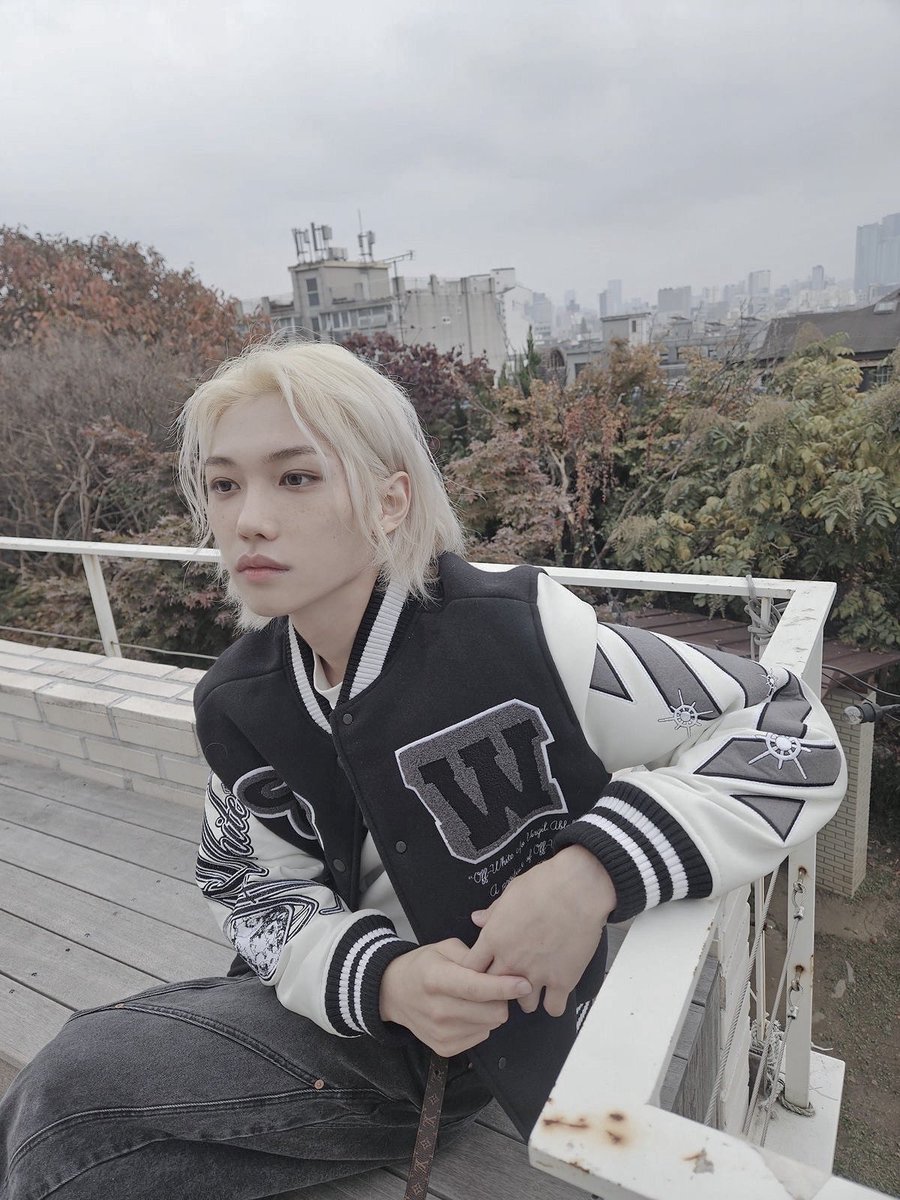 ᅠᅠᅠᅠᅠᅠ 

good morning everyone! i’m soaking up some sun whilst i can, it feels amazing on my scales. ^_^ 

ᅠᅠᅠᅠ