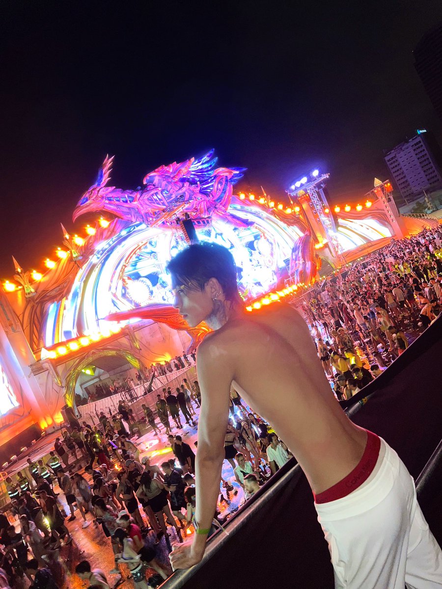 สวัสดีวันสงกรานต์นะครับ💦