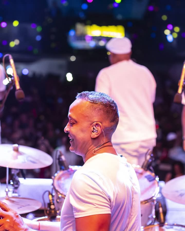 AleNoticiasCuba's tweet photo. 💥 IMÁGENES DEL CONCIERTO DE "LOS VAN VAN" EN LA CASA DE LA MÚSICA DE LA #HABANA, #CUBA 🇨🇺‼️
🎶🔥 Espectacular el concierto 🔥🎤
¡Así se vive en #ModoVanVan! 🚂💃⭐️
#CubaBella
#CubaTravel https://t.co/wcfTTRbEAx