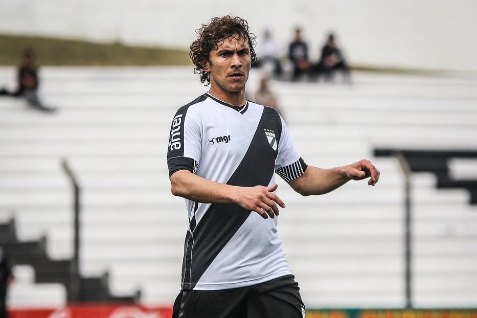 Qué tipo sorete , lejos del club.