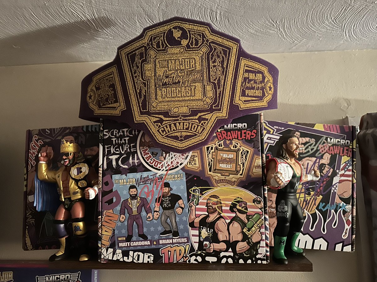8_Bit_Killah's tweet photo. @MajorWFPod @CollectMajor something about having these two beauties as an end cap on this shelf just feels right. Majorly right!!!! #collectmajor https://t.co/qnjatZaTmO