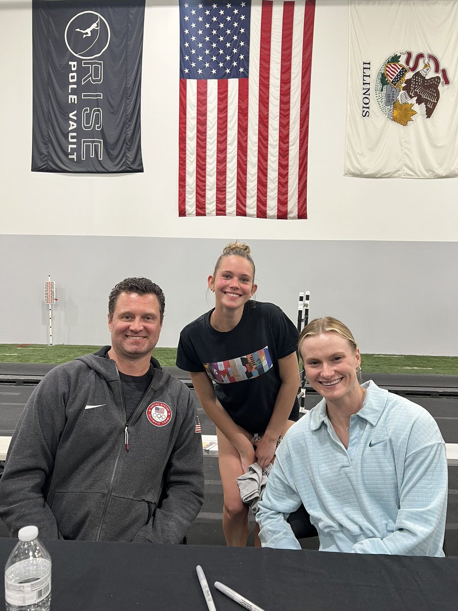 JVR_Paul's tweet photo. What an inspiring day learning from Brad Walker the 2007 World Champion (Katie’s coach) & Katie Moon the 2X Olympic Medalist & current World Champion on warm up techniques, mental prep/jumping. Huge Thx to Rise Polevault Club!
#trackandfield #polevault #katiemoon #bradwalker https://t.co/b8UnJCUh95