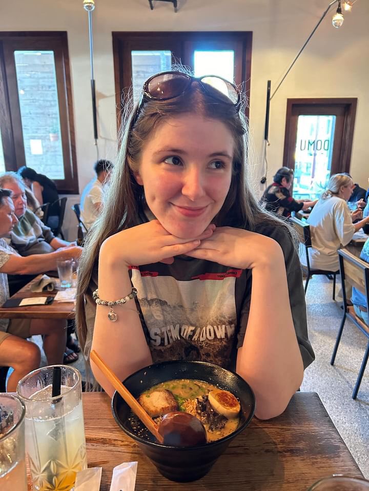 pbpanicbutton's tweet image. me and my art 👻