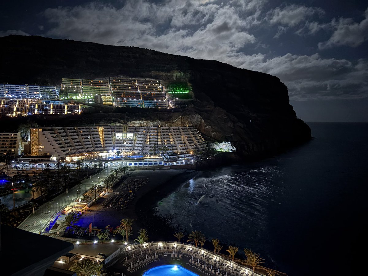 Listening to Rory finally get his green jacket on the radio sat on the balcony with this view! Bloody brilliant 👏🏻👏🏻👏🏻👏🏻