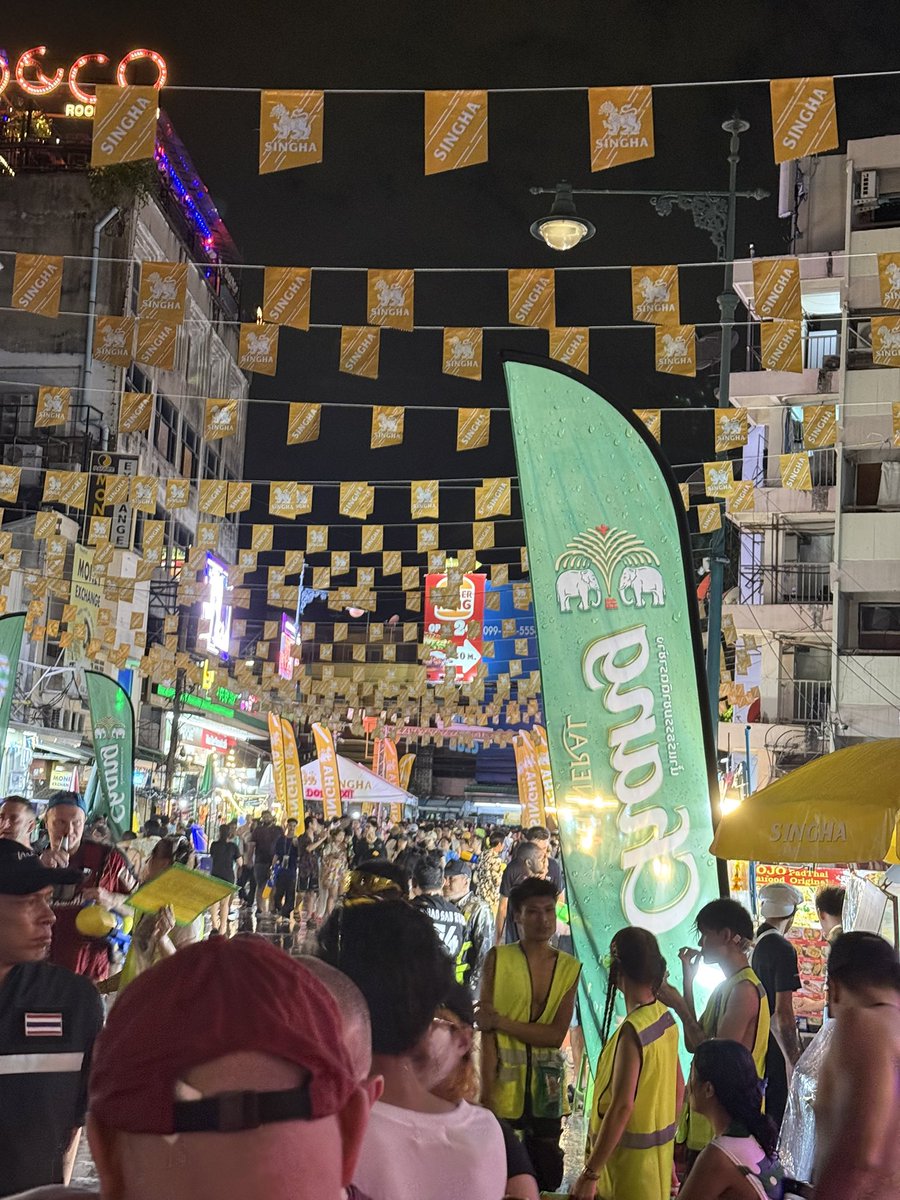 คนเยอะเกิน ถนนข้าวสาร เดินเเทบไม่ได้