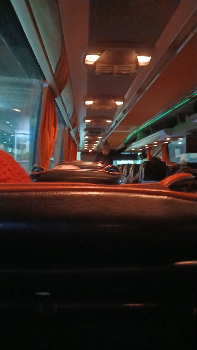 Yine bir yolculuk..🚍
Bu pürkusur ve aciz yolcunun ismen duası için iz bırakın.. 🤲🏻

Yeni bir başlangıç ve yine yaşlı halamın yorucu refakatçiliği..
Ne olurdu hayatımın bir rengi ve ışığı olsaydı.. Bir tek ışığım olsaydı..🪽
Ahh çok dua gerek..🙏🏻🙋🏻
#Ankara 📿🚗