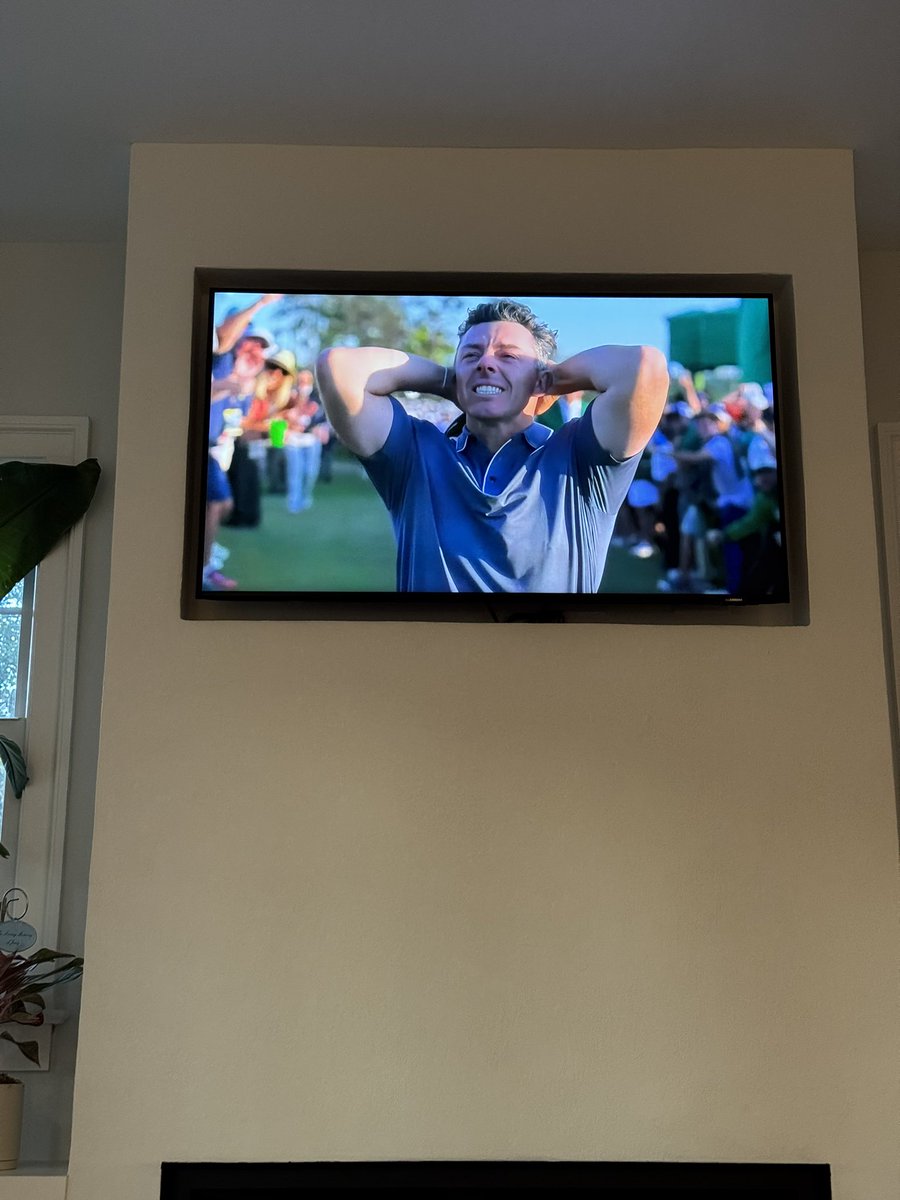 I was cheering for Rory all weekend but I’m just going to say it…Scottie would have never walked off the green without Meredith 😬 #themasters