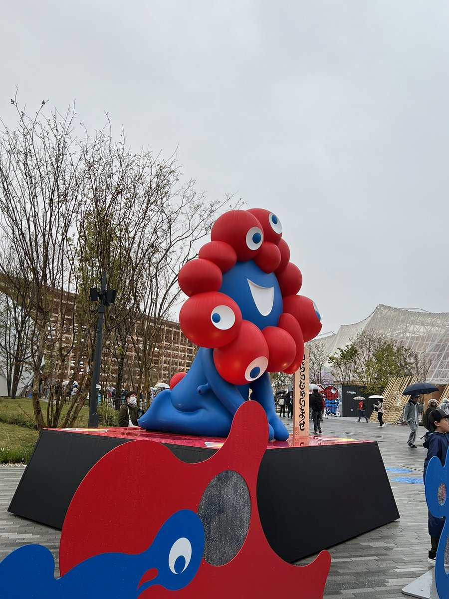 大阪・関西万博2025 英国館🇬🇧 外観は積み木を重ねたような キューブ