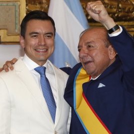 Este es Álvaro Noboa, el padre de Daniel Noboa, los comunistas le robaron varias elecciones en Ecuador y hoy su hijo se venga, ganándole 2 veces al Correismo. 🇪🇨.

¡VIVA LA LIBERTAD CARAJO, Ecuador será libre 4 años más!