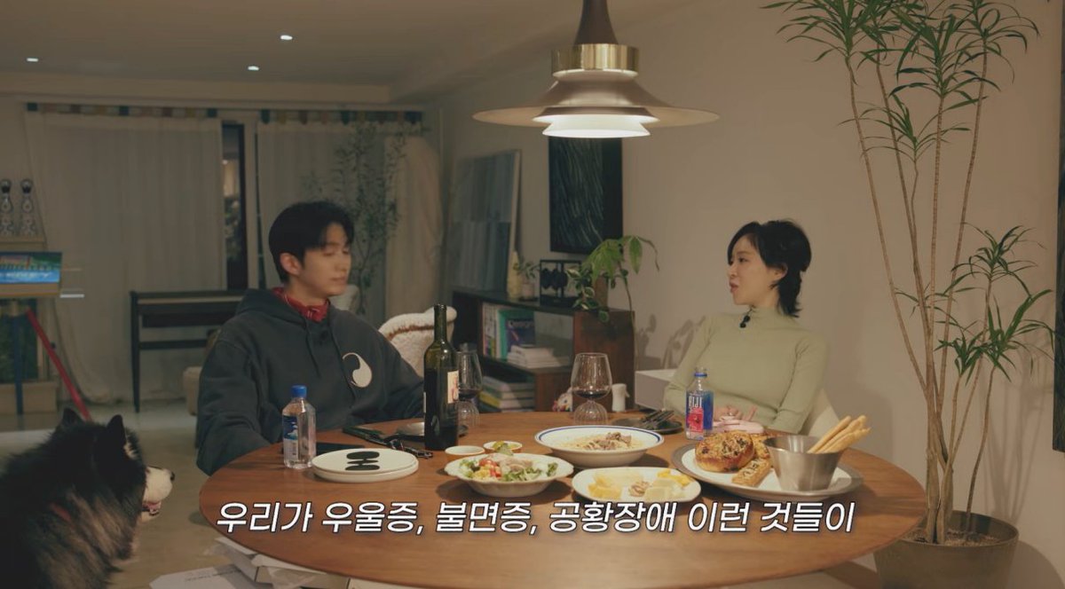 imbcenews's tweet image. 가인, 프로포폴 논란 이후 5년 만의 근황 "엄마가 아니었다면…" 
#가인 #GAIN #프로포폴논란 #근황 #벌금형 #유튜브 
#근황공개 #임슬옹의걸스옹탑 #5년만 #iMBC연예 

공개된 영상에는 지난 2019년 향정신성 의약품인 프로포폴 불법 투약 혐의로 적발, 2020년 벌금형을 선고받은 가인이 게스트로