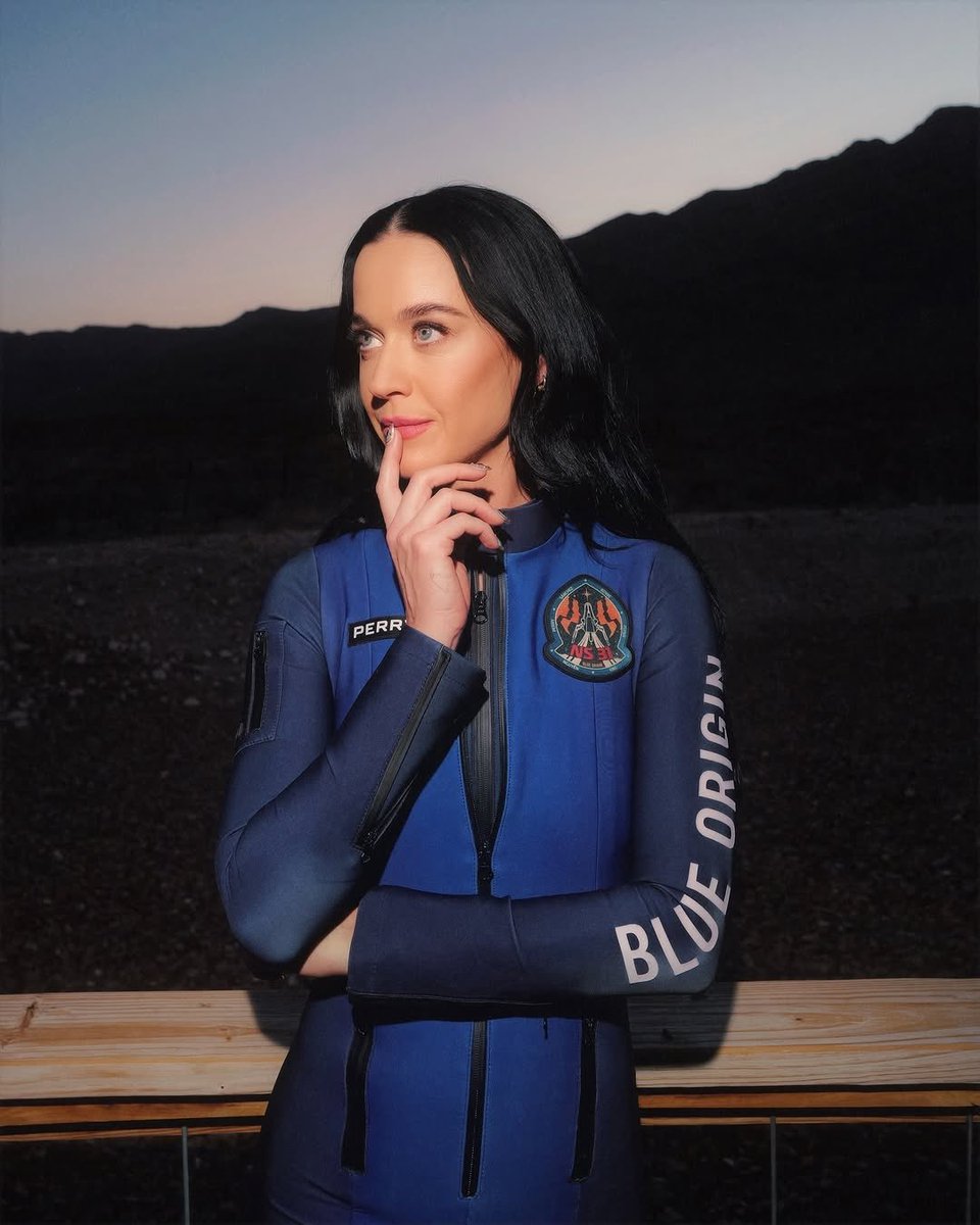 lobitostan's tweet photo. Katy Perry ir pro espaço é algo muito corajoso e icônico, a PRIMEIRA cantora na história a embarcar em uma missão espacial https://t.co/2TUMGyI74j