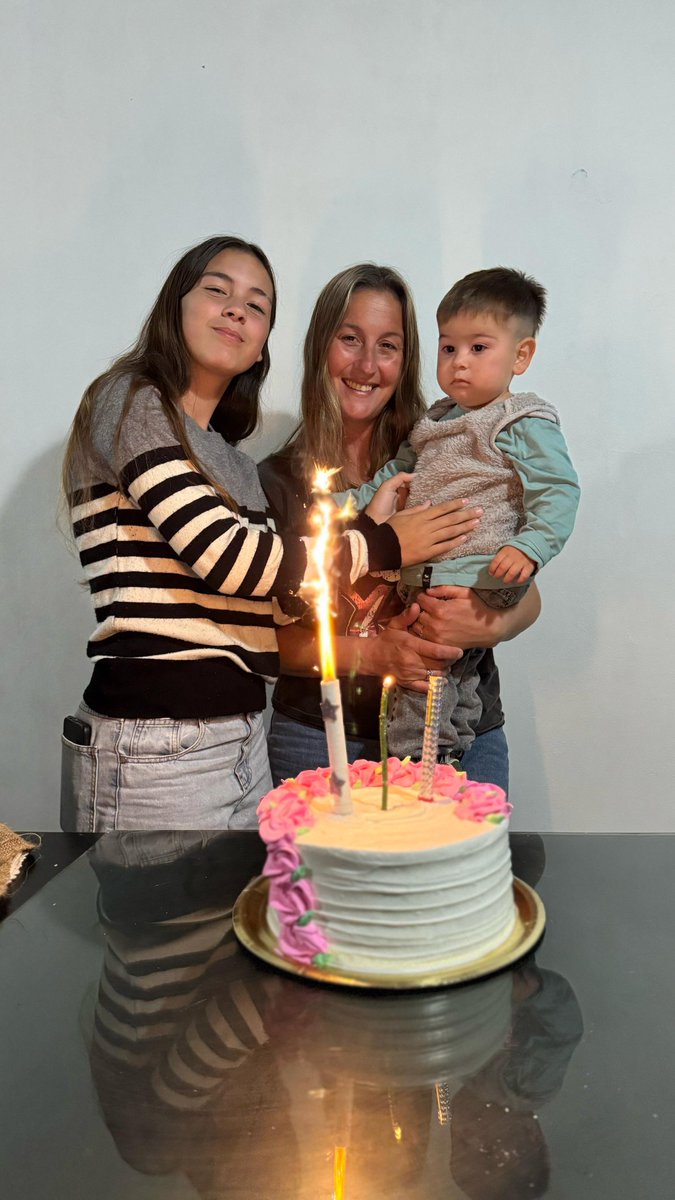 traditto's tweet photo. Acá... Dónde el amor comienza y el dolor se olvida ❤️
Por ustedes doy mi vida 🦋 https://t.co/WhTajglLrC