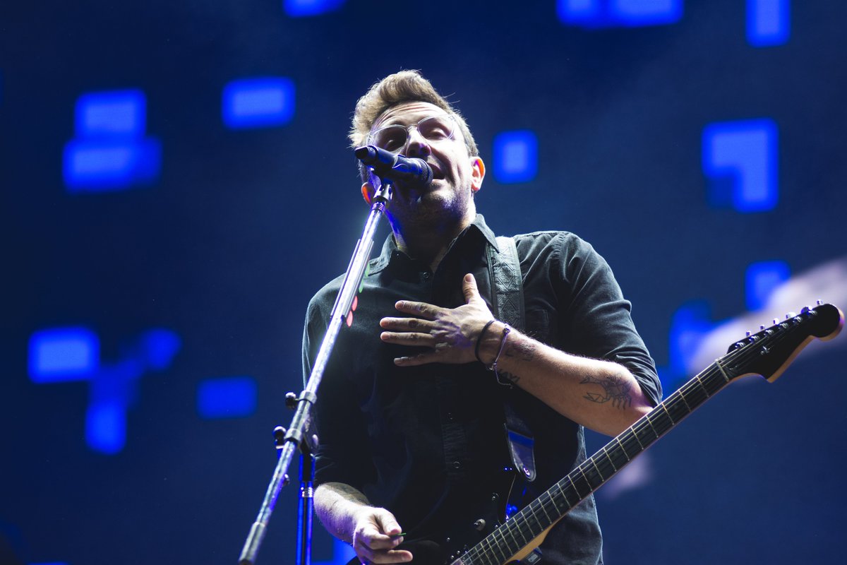 UnderShutter's tweet image. 🎸 Emiliano (@EGBrancciari) de NO TE VA GUSTAR liderando otra noche de rock ante una multitud en el #QuilmesRock2025
📷 @JacquelineOrion