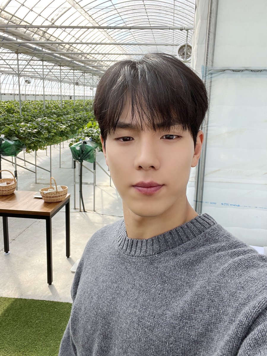 ne0bebe's tweet image. bad bitches have 2 boyfriends 🤭😝 #monbebeselcaday #mbbsd #shownu #joohoney #셔누 #주헌