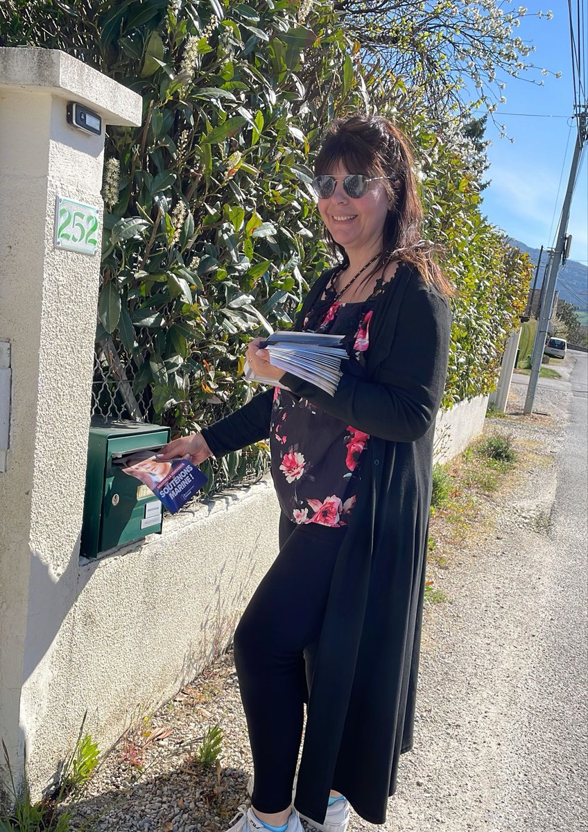 Gui_RoitLeveque's tweet photo. Seyssel, Frangy, Annecy…
Encore une belle semaine de militantisme sous le soleil haut-savoyard.
#RassemblementNational #RN #LePen #Bardella #JeSoutiensMarine #SauvonsLaDémocratie #Annecy #Seyssel #Frangy #HauteSavoie https://t.co/yO0EYnoUH4