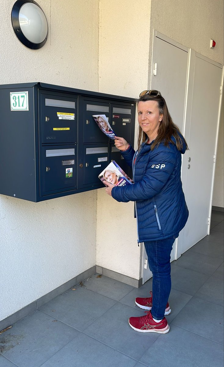 Gui_RoitLeveque's tweet photo. Seyssel, Frangy, Annecy…
Encore une belle semaine de militantisme sous le soleil haut-savoyard.
#RassemblementNational #RN #LePen #Bardella #JeSoutiensMarine #SauvonsLaDémocratie #Annecy #Seyssel #Frangy #HauteSavoie https://t.co/yO0EYnoUH4