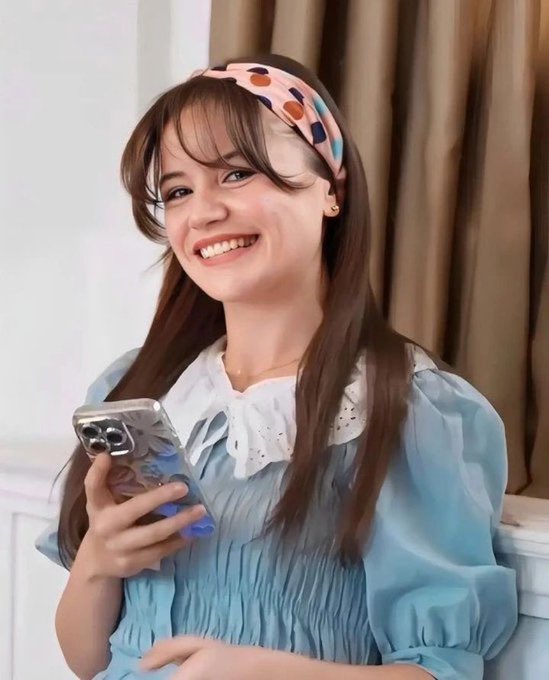 Safaalsafrani's tweet photo. Let your smile change the world Never let the world change your Smile.@yagmur_yuksel_ https://t.co/7O2vHmlmFp