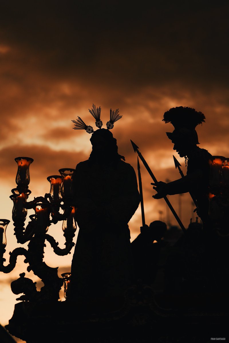 La noche encendida.

#SSantaSevilla25