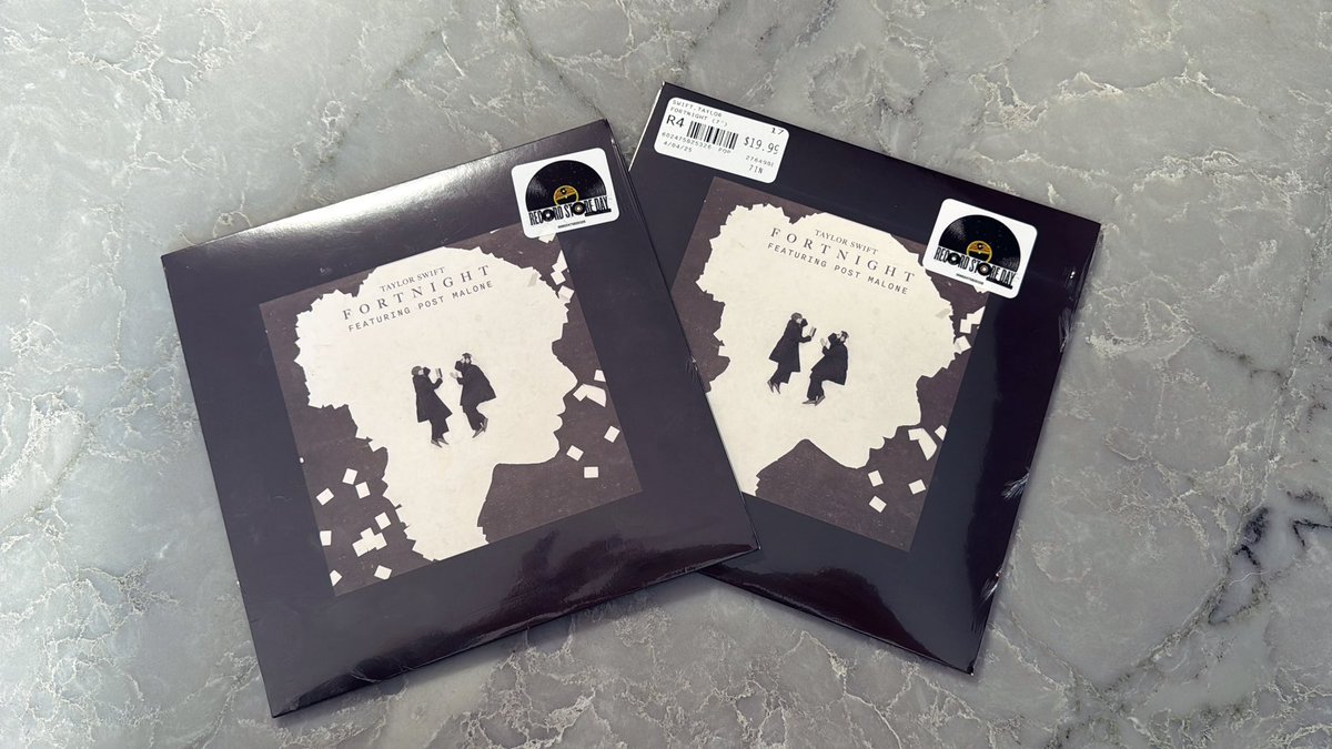 #RSD25 Taylor Swift Fortnight 7” vinyl GIVEAWAY !!!! 🤍 

INTERNATIONAL FRIENDS WELCOME! 

My mom ended up grabbing me two, and I want to make sure this extra copy goes to a deserving swiftie who didn’t get the chance to snag one! 🥹🫶

To enter:  Follow me, like, retweet, and