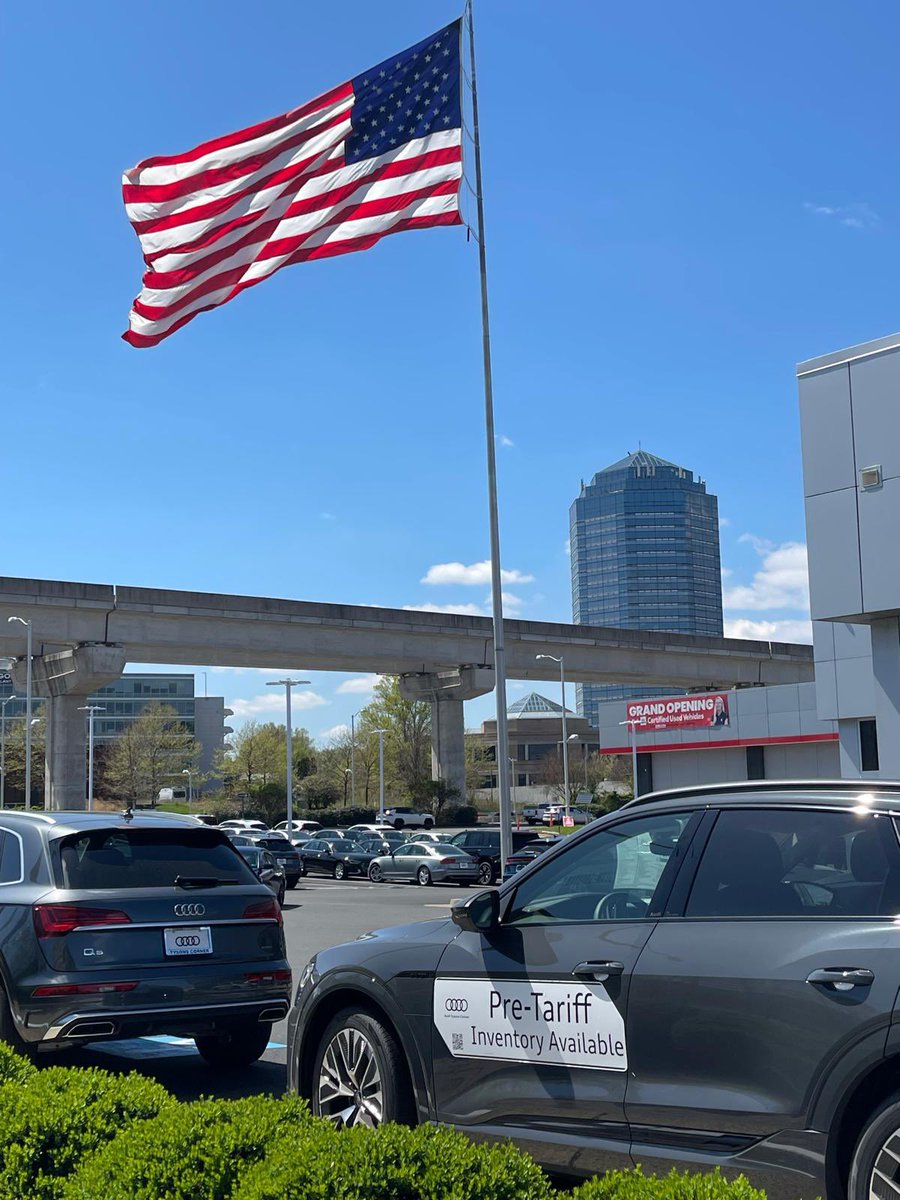 اليوم في العاصمة الامريكية 🇺🇸 🗽
Pre-Tariff Inventory available 

يعني البيع بأسعار ما قبل التعريفات الجمركية 😅

مستقبل غامض جداً يعيشه الشعب الأمريكي حالياً ولكن في اجماع على شيء واحد

الrecession قادم 🩸 🇺🇸