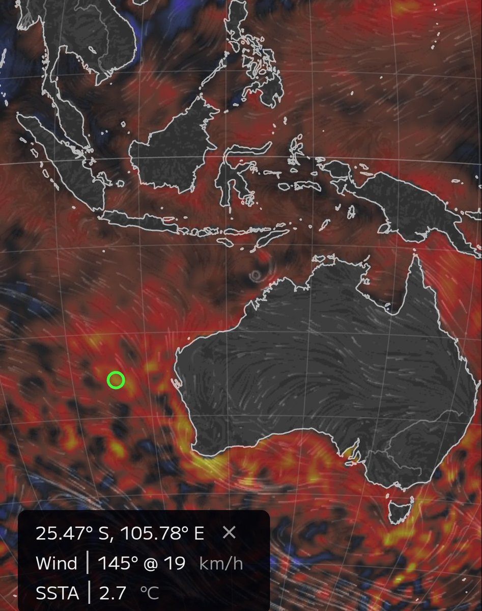 Sementara itu, suhu permukaan laut menghangat seluruhnya dg suhu tertinggi di laut dekat pantai barat Australia (anomali +2,7°C).