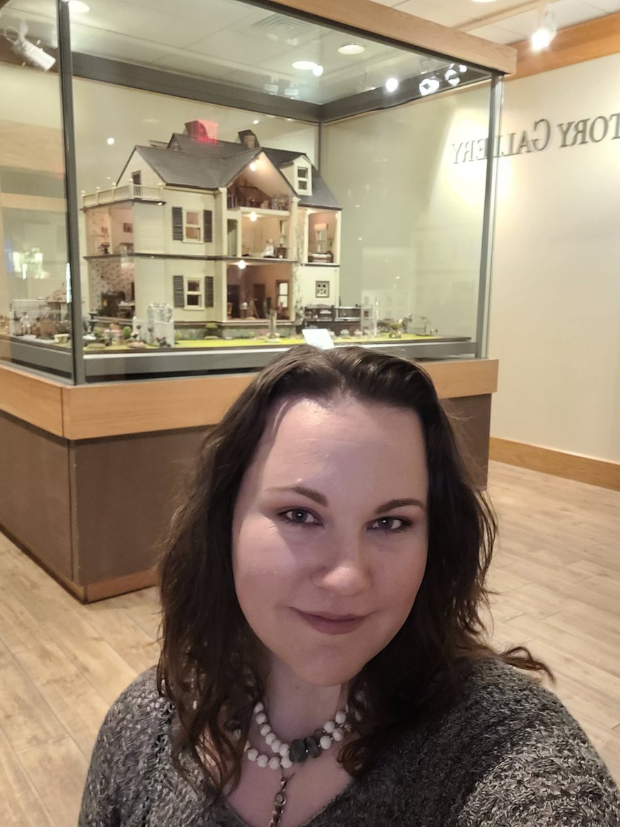 My heart never let go of my love for museums despite life taking me down different roads. I'm so excited to finally go back to school for my Masters degree and get back into the museum world 💜