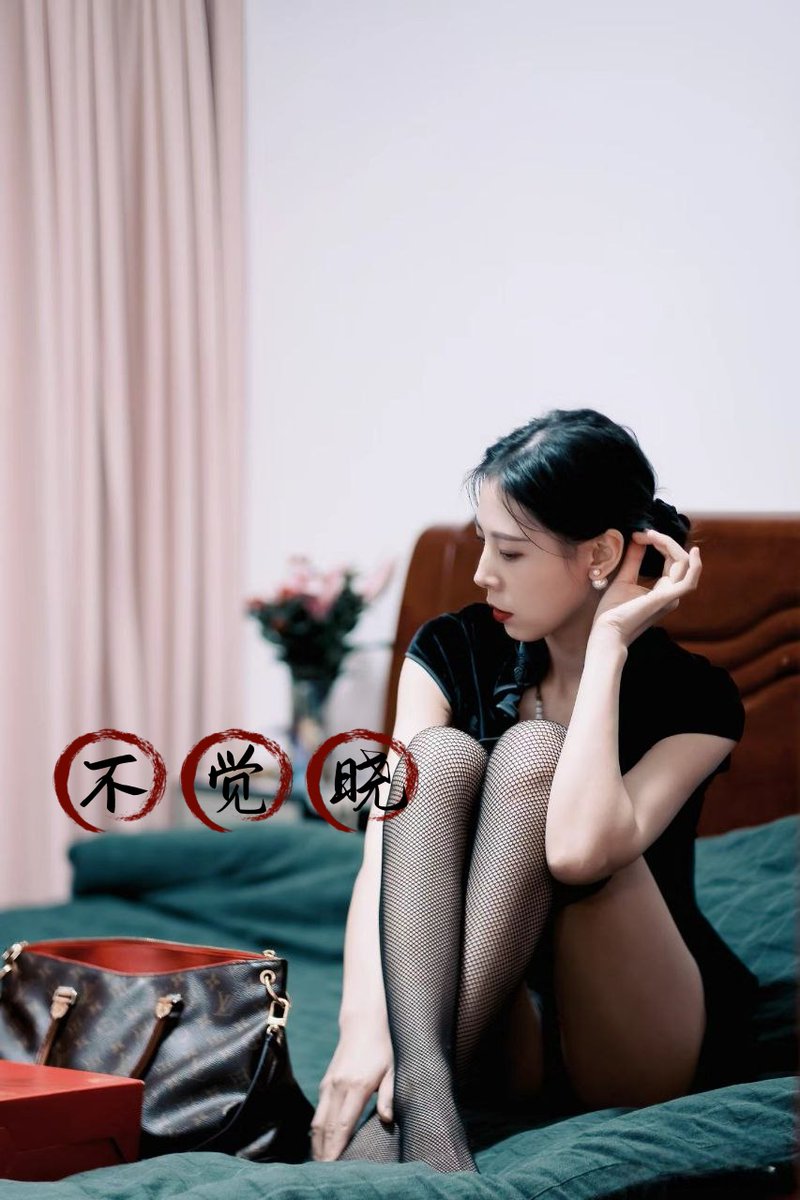 张爱玲说:唯有美人和旗袍不可辜负❤️
                   纵你阅人何其多，无人似我。
                   依旧桃花面，频低柳叶眉。 https://t.co/vxLRb5bOH6